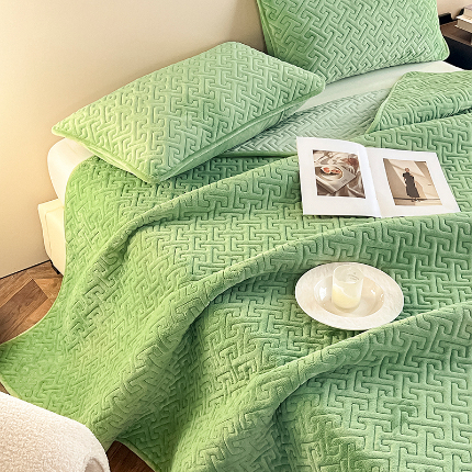 91家纺网 家纺一手货源 找家纺 欧邦 新款纯色牛奶绒床盖三件套-初见 初见-草绿