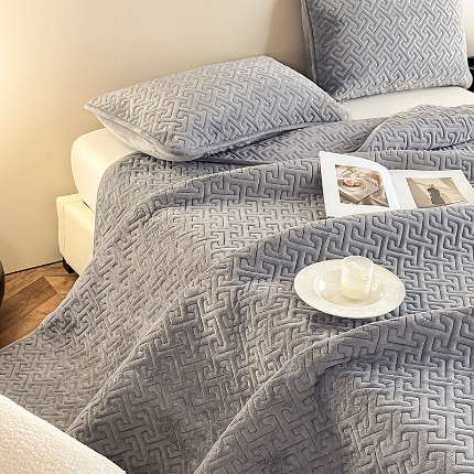 91家纺网 家纺一手货源 找家纺 欧邦 新款纯色牛奶绒床盖三件套-初见 初见-珍珠灰