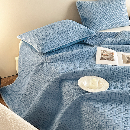 91家纺网 家纺一手货源 找家纺 欧邦 新款纯色牛奶绒床盖三件套-初见 初见-蔚蓝