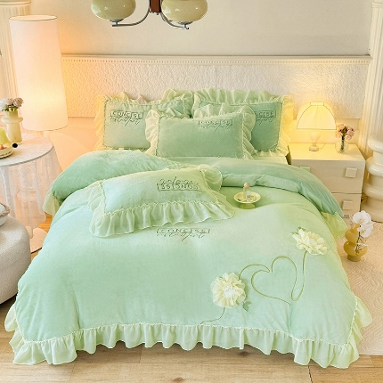 91家纺网 家纺一手货源 找家纺 （总）苏米娜2024秋冬新款230g法式公主粉少女心牛奶绒四件套法莱绒金貂绒兔兔绒牛奶绒床裙款四件套绒床盖款四件套