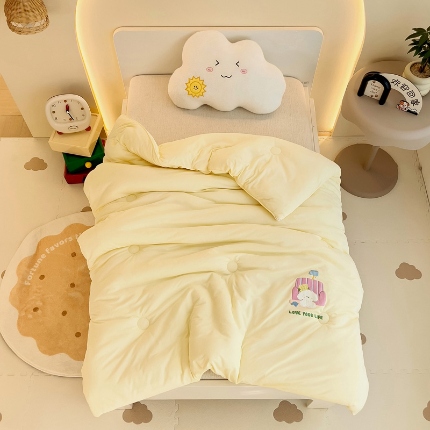 91家纺网 家纺一手货源 找家纺 A类双面针织棉烫印秋冬被幼儿园冬被儿童春秋被芯宝宝午睡被子 居家小狗