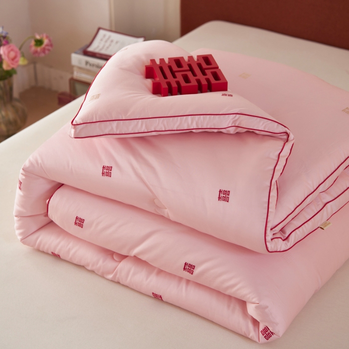 91家纺网 家纺一手货源 找家纺 2024新款100支长绒棉大提花婚庆被全棉喜被禾素抗菌防螨乔迁结婚大红被子 吾家有喜粉