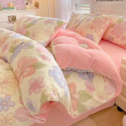 91家纺网 家纺一手货源 找家纺 （总）2025新款小清新牛奶绒印花四件套床单款床笠款套件单被套