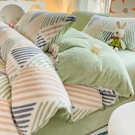 91家纺网 家纺一手货源 找家纺 （总）2025新款小清新牛奶绒印花四件套床单款床笠款套件单被套