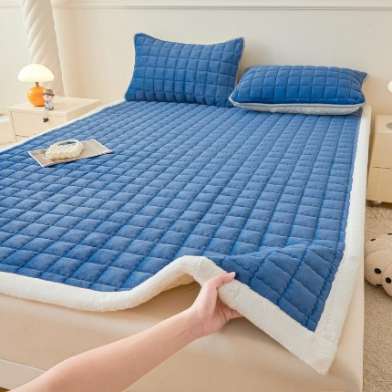 91家纺网 家纺一手货源 找家纺 （总）爱思凯家纺 2025新款暖绒边-牛奶绒夹棉床褥