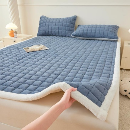 91家纺网 家纺一手货源 找家纺 （总）爱思凯家纺 2025新款暖绒边-牛奶绒夹棉床褥