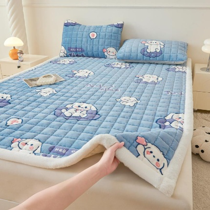 91家纺网 家纺一手货源 找家纺 （总）爱思凯家纺 2025新款暖绒边-牛奶绒夹棉床褥