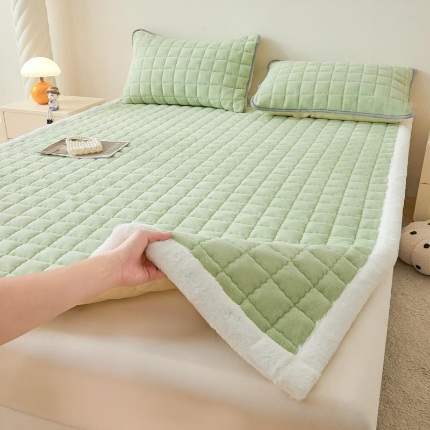 91家纺网 家纺一手货源 找家纺 （总）爱思凯家纺 2025新款暖绒边-牛奶绒夹棉床褥