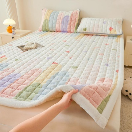 91家纺网 家纺一手货源 找家纺 （总）爱思凯家纺 2025新款暖绒边-牛奶绒夹棉床褥