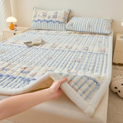 91家纺网 家纺一手货源 找家纺 （总）爱思凯家纺 2025新款暖绒边-牛奶绒夹棉床褥