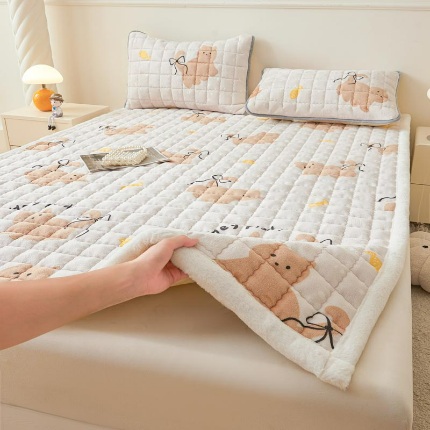 91家纺网 家纺一手货源 找家纺 （总）爱思凯家纺 2025新款暖绒边-牛奶绒夹棉床褥