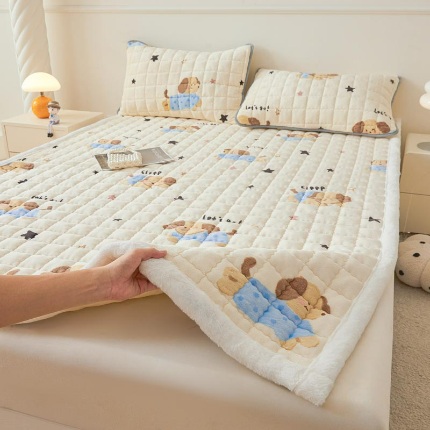 91家纺网 家纺一手货源 找家纺 （总）爱思凯家纺 2025新款暖绒边-牛奶绒夹棉床褥