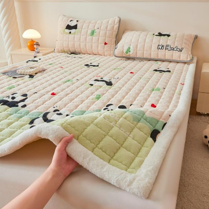 91家纺网 家纺一手货源 找家纺 （总）爱思凯家纺 2025新款暖绒边-牛奶绒夹棉床褥