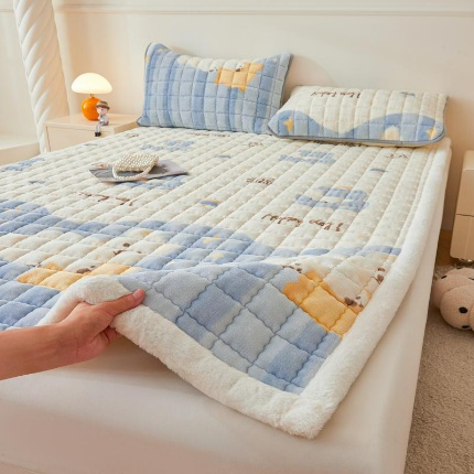 91家纺网 家纺一手货源 找家纺 （总）爱思凯家纺 2025新款暖绒边-牛奶绒夹棉床褥