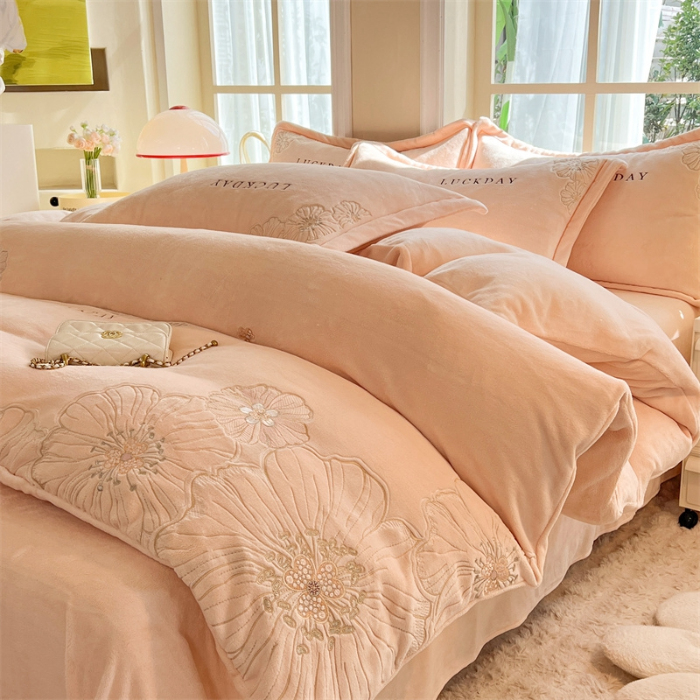 91家纺网 家纺一手货源 找家纺 绒棉世家 2025新款高端牛奶绒刺绣四件套-莫奈花园系列 莫奈花园-玉色