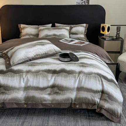 91家纺网 家纺一手货源 找家纺 帅露家纺 2025新款全棉轻奢加厚磨毛纽扣款四件套 一生之水