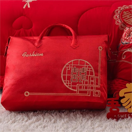 91家纺网 家纺一手货源 找家纺 （总）卓缦家纺 2025新款牛奶绒绣花婚庆毯子【 控价+45元】