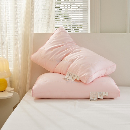 91家纺网 家纺一手货源 找家纺 （总）2024新款 全棉贡缎护颈巴马蚕丝枕头酒店枕芯