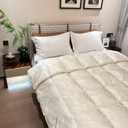 91家纺网 家纺一手货源 找家纺 （总）静若居 2024新款高精密真丝提花羽绒被壳婚庆款羽绒被壳厂家