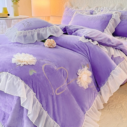 91家纺网 家纺一手货源 找家纺 （总）苏米娜2024秋冬新款230g法式公主粉少女心牛奶绒四件套法莱绒金貂绒兔兔绒牛奶绒床裙款四件套蝴蝶花绒床盖款四件套