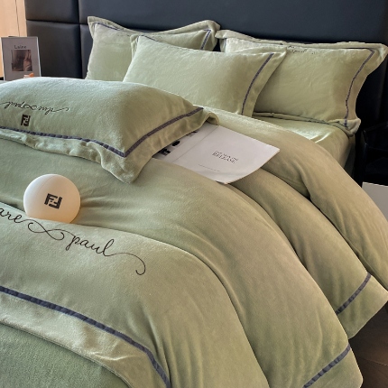 万盛家纺 2025新款牛奶绒织带宽边绣花四件套 绿色