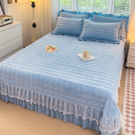 91家纺网 家纺一手货源 找家纺 （总）佰诗特 牛奶绒纯色床盖夹棉三件套立体烂花雕花绒被套蕾丝单床盖加棉四件套