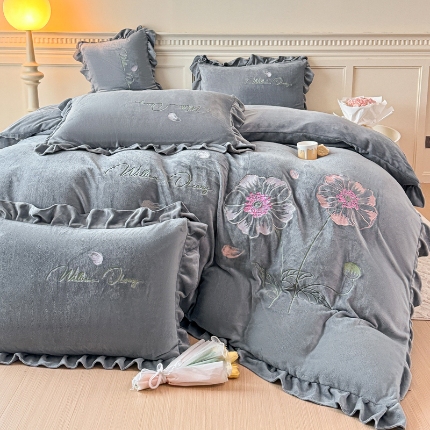 91家纺网 家纺一手货源 找家纺 （总）【苏东来】高端韩版加厚少女心法式公主风牛奶绒刺绣四件套小清新兔毛绒法莱绒床盖被套床单            