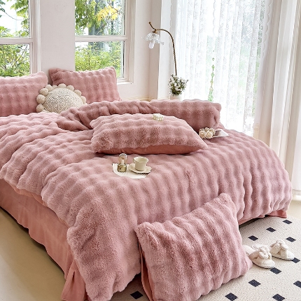 91家纺网 家纺一手货源 找家纺 24新款380克托卡斯仿皮草大泡泡8-9斤牛奶绒兔毛绒兔兔绒四件套 蔷薇粉