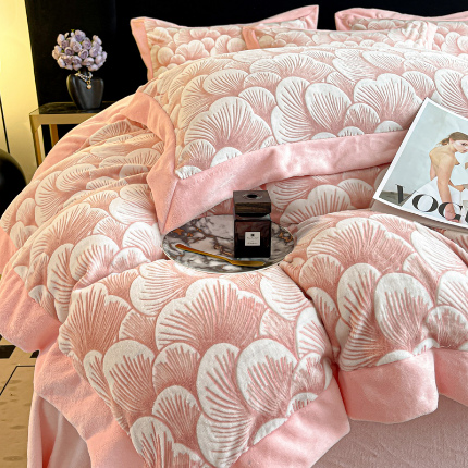 91家纺网 家纺一手货源 找家纺 （总）芷卧 2025新款高克重A类全拼角立体雕花绒牛奶绒四件套