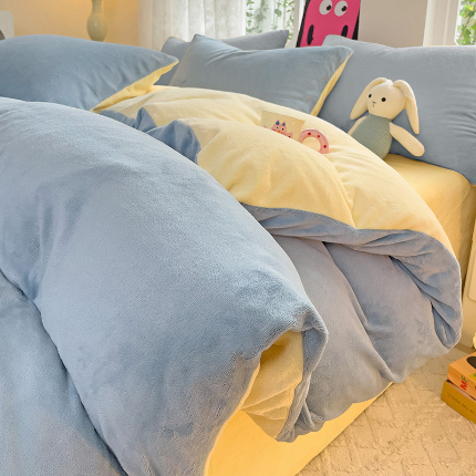 91家纺网 家纺一手货源 找家纺 （总）麦瑞家纺 2024新款纯色双拼牛奶绒四件套