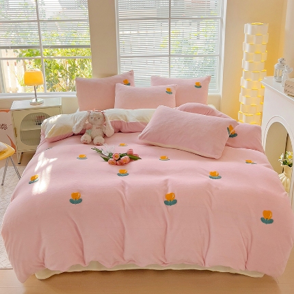 91家纺网 家纺一手货源 找家纺 （总）卡普 2025新款高克重牛奶绒毛巾绣四件套