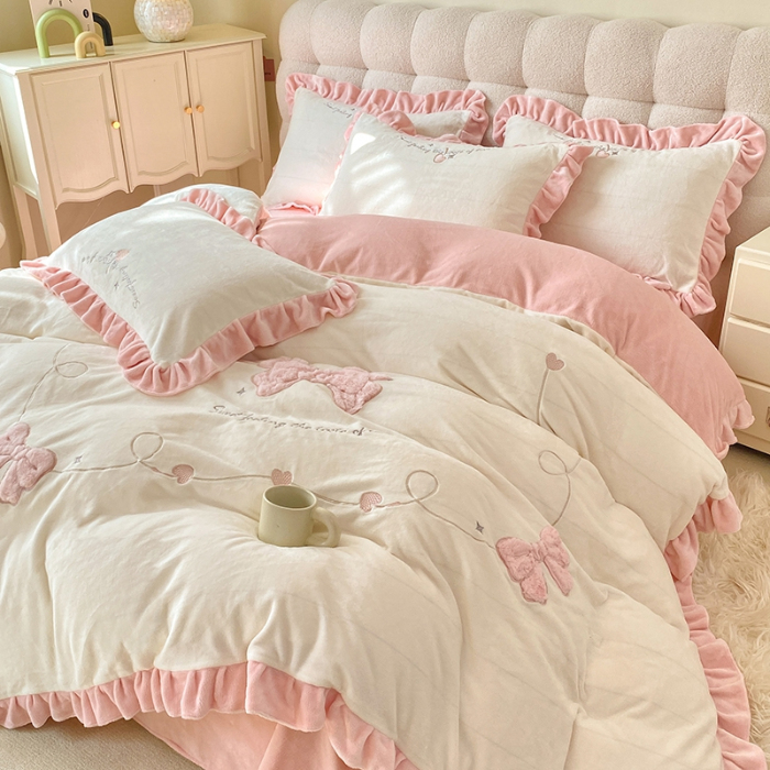 91家纺网 家纺一手货源 找家纺 蜜柚 2024新款全消光高克重韩版小清新贴布绣四件套 蝴蝶结-粉