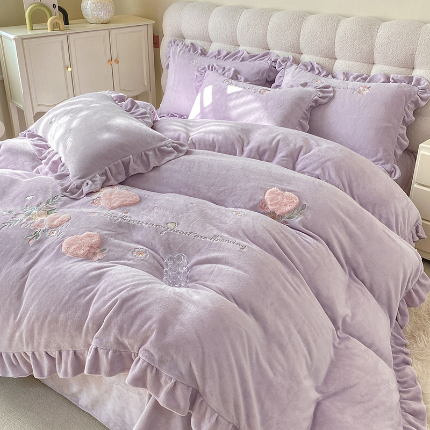 91家纺网 家纺一手货源 找家纺 蜜柚 2024新款全消光高克重韩版小清新贴布绣四件套 花妍-紫