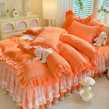 91家纺网 家纺一手货源 找家纺 苏米娜2024秋冬新款230g全消光牛奶绒床裙款四件套纯色蕾丝花边刺绣床裙款床盖款法莱绒婴儿绒金貂绒四件套