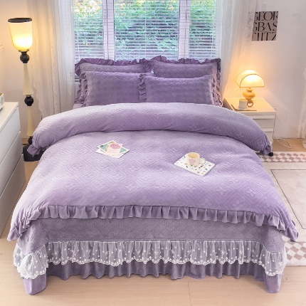 91家纺网 家纺一手货源 找家纺 （总）佰诗特 牛奶绒纯色单床盖夹棉三件套 立体烂花雕花绒被套蕾丝花边款加棉床盖四件套