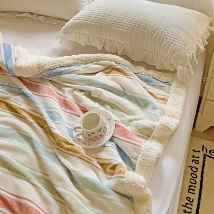 91家纺网 家纺一手货源 找家纺 （总）艾咪-Amy ntmy 新款ins条纹牛奶绒双层毯子毛毯休闲毯