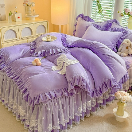 91家纺网 家纺一手货源 找家纺 2025秋冬新款230g全消光牛奶绒床裙款四件套纯色蕾丝花边刺绣床裙款床盖款法莱绒婴儿绒金貂绒四件套