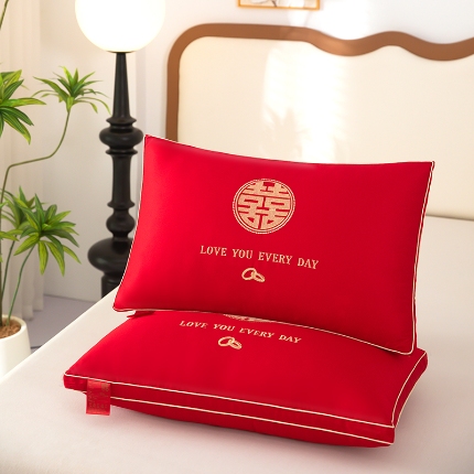 91家纺网 家纺一手货源 找家纺 （总）九州枕芯 新款大红婚庆羽丝枕