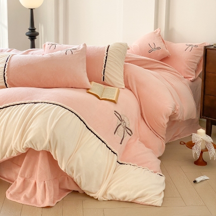 91家纺网 家纺一手货源 找家纺 （总）奥汀洛家纺 2025新款法式皱皱边牛奶绒爱丽丝四件套