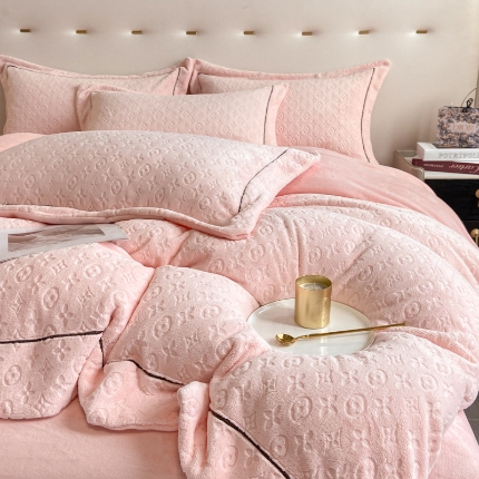 91家纺网 家纺一手货源 找家纺 （总）2025新款210克全消光A类烂花牛奶绒工艺款四件套