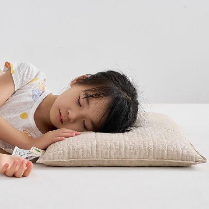 91家纺网 家纺一手货源 找家纺 （总）乐可 2024新款A类全棉植萃草本绗绣枕儿童枕学生枕成人枕 枕头枕芯