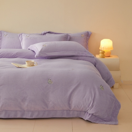 91家纺网 家纺一手货源 找家纺 （总）控价 2025年新款240克全消光A类刺绣牛奶绒四件套-悦动