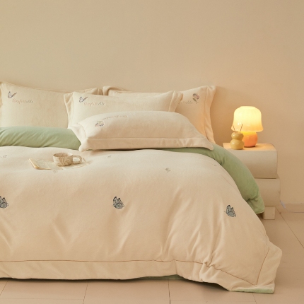 91家纺网 家纺一手货源 找家纺 （总）控价 2025年新款240克全消光A类刺绣牛奶绒四件套-悦动