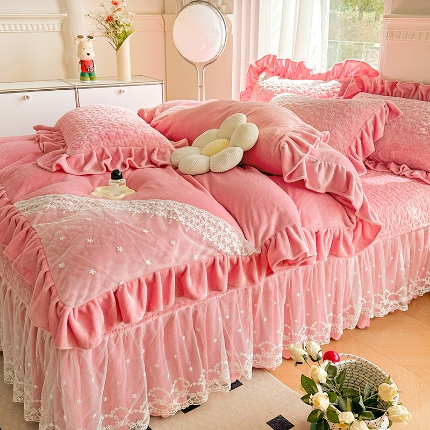 91家纺网 家纺一手货源 找家纺 （总）苏米娜2024秋冬新款220g全消光牛奶绒床盖四件套12斤重加厚婴儿绒法莱绒床裙款床盖款四件套