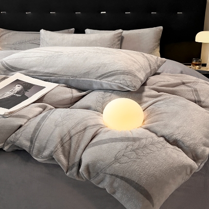 91家纺网 家纺一手货源 找家纺 （总）2025新款  独家花型  牛奶绒四件套 跑量直播款 -风吹麦香