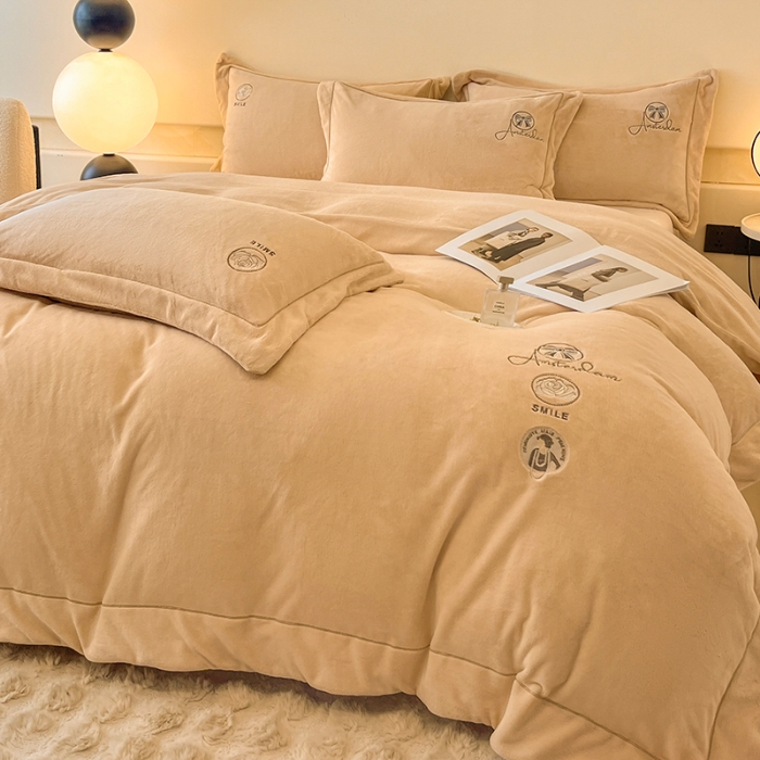 91家纺网 家纺一手货源 找家纺 新方向 2025新款全消光A类刺绣牛奶绒四件套-伊菲 伊菲-香槟