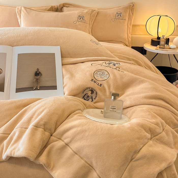 91家纺网 家纺一手货源 找家纺 新方向 2025新款全消光A类刺绣牛奶绒四件套-伊菲 伊菲-香槟