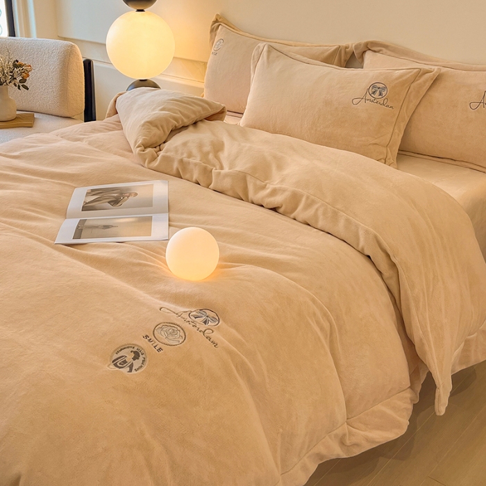 91家纺网 家纺一手货源 找家纺 新方向 2025新款全消光A类刺绣牛奶绒四件套-伊菲 伊菲-香槟