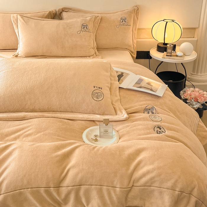 91家纺网 家纺一手货源 找家纺 新方向 2025新款全消光A类刺绣牛奶绒四件套-伊菲 伊菲-香槟