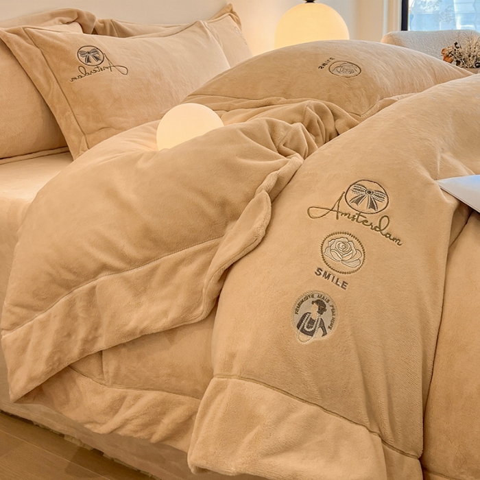 91家纺网 家纺一手货源 找家纺 新方向 2025新款全消光A类刺绣牛奶绒四件套-伊菲 伊菲-香槟